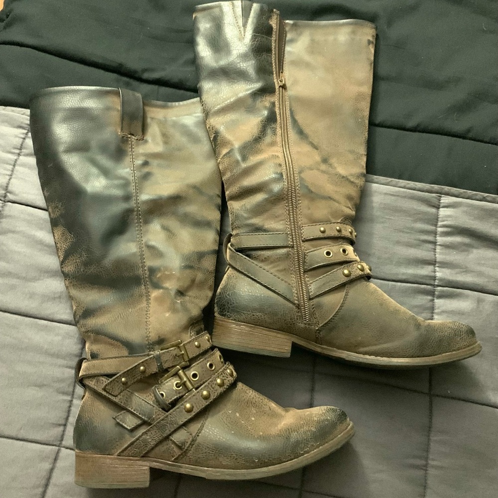 Comfy Chic Distressed Boots